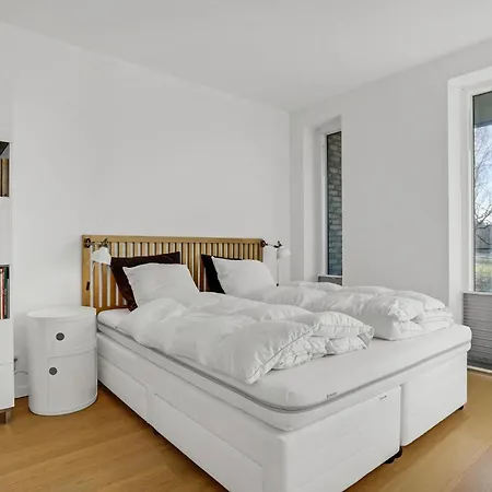 2 Bedroom Lovely In Appartement
